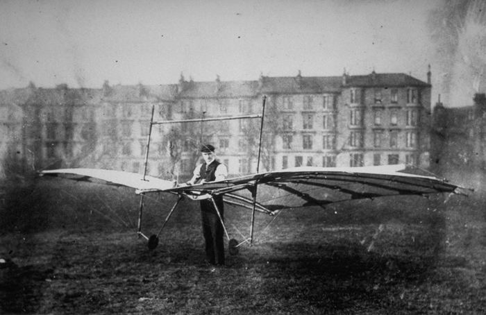 Pilcher tests the Hawk at Kelvingrove Park in 1896