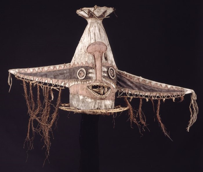 Mask made of barkcloth, pigment, wicker, cane, vegetable fibre. © The Trustees of the British Museum (CC BY-NC-SA 4.0)
