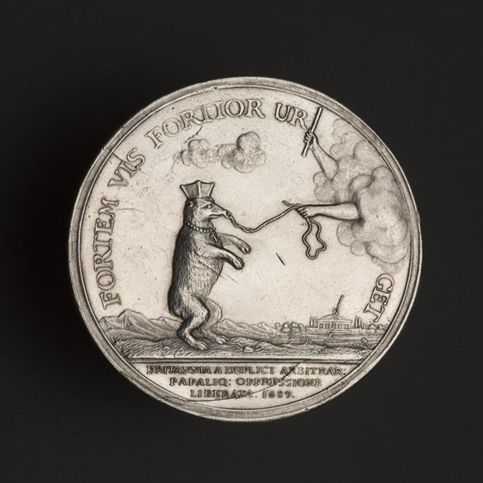 Medal with anti-Jacobite and anti-Catholic sentiments. James is shown as a bear overturning three hives which represent the three kingdoms. Silver, by Jan Smeltzing, Netherlands, 1689.